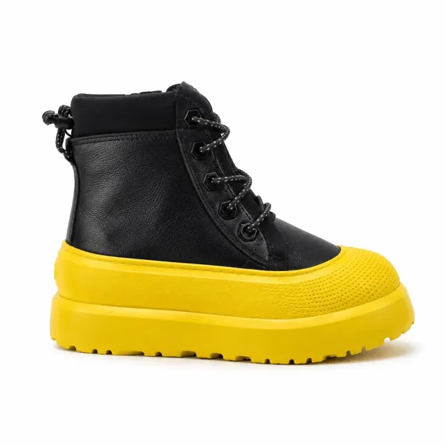 UGG Kids Neumel Hybrid Black Leather Summer UGG Kids Neumel Hybrid Black Leather Summer