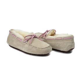 UGG Dakota Sand